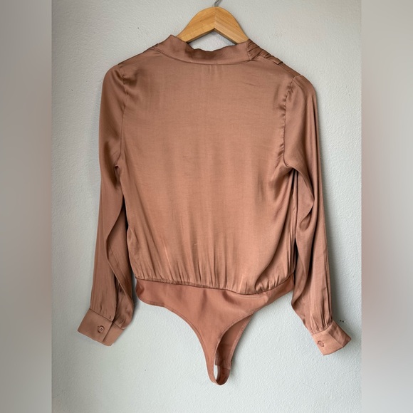 Sincerely Jules Long Sleeve Rose Deep Neck Gold Satin Bodysuit Women’s Size S - Picture 7 of 7